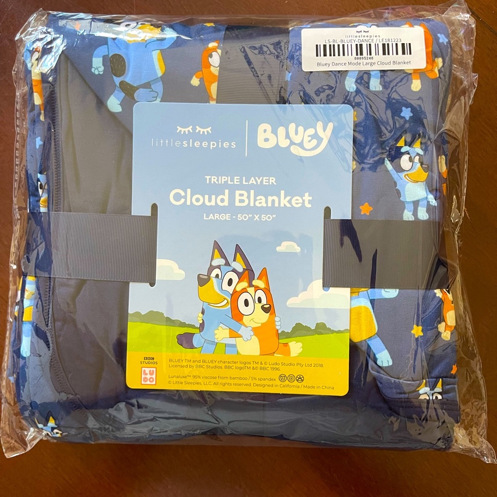 Little sleepies BLUEY dance mode large cloud blanket